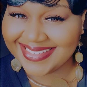 Meet your Posher, Latonya